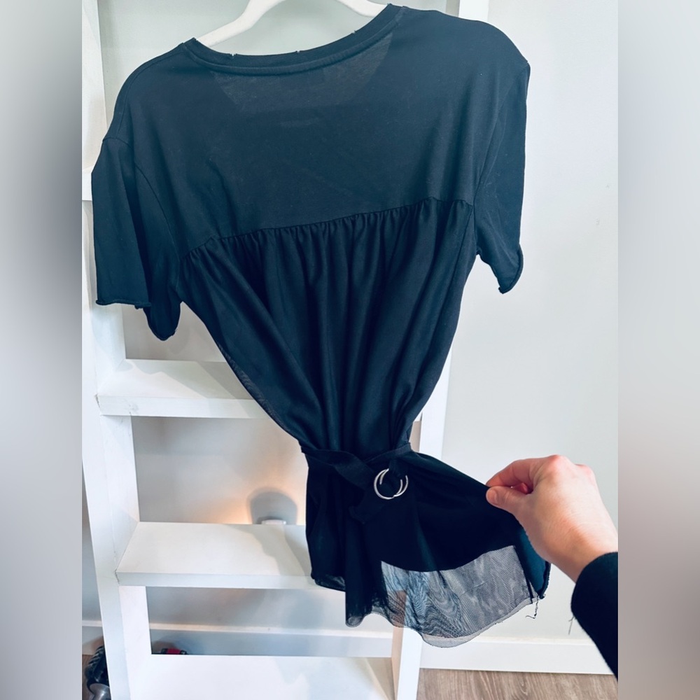 TOP SHOP - Black T-Shirt. Good conditions. Size 4